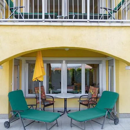 Leilbon Apartmanhaz Хевиз