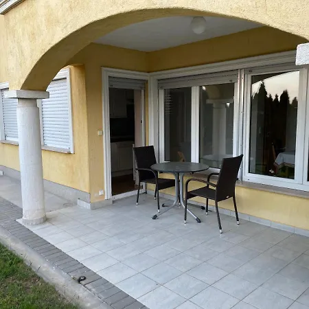 アパート Leilbon Apartmanhaz