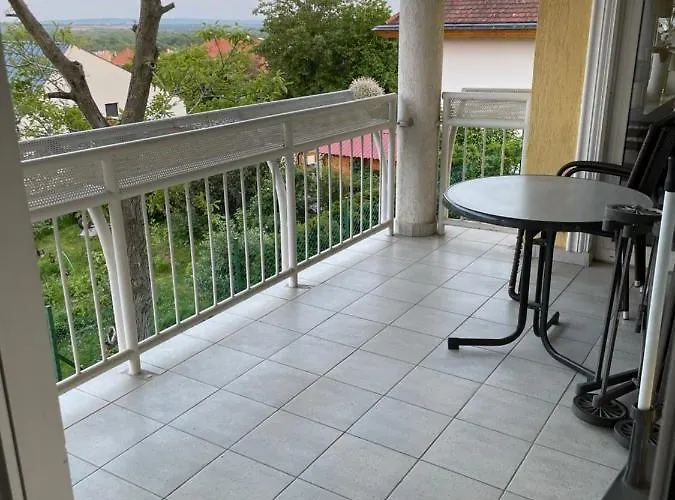 Leilbon Apartmanhaz *